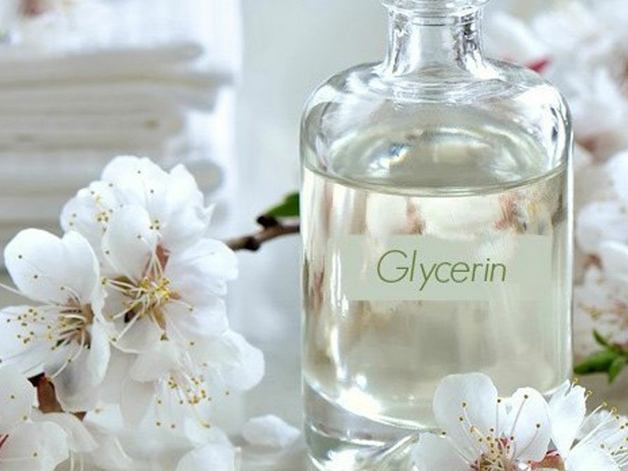 fleur blanche et flacon transparent contenant de la glycerine naturelle bio