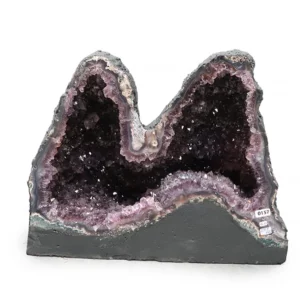 géode améthyste pierre naturelle au violet clair a profond