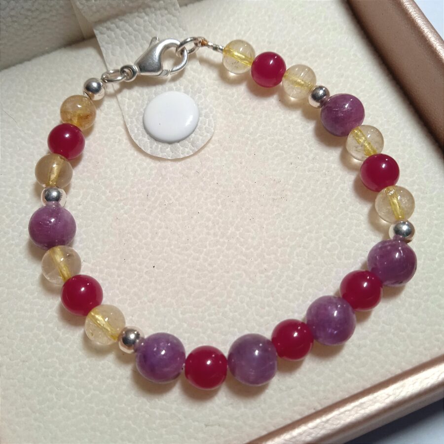 bracelet rubis naturelle et rubis chauffé avec perles de cristal de roche rutile
