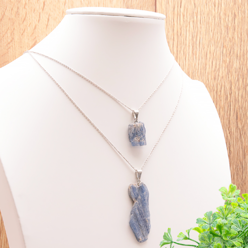 pendentif cyanite bleu qualité AA pierre naturelle d'Inde