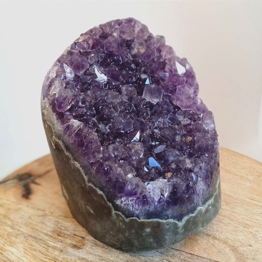 géode Uruguay qualité AA de 390g cristaux violet