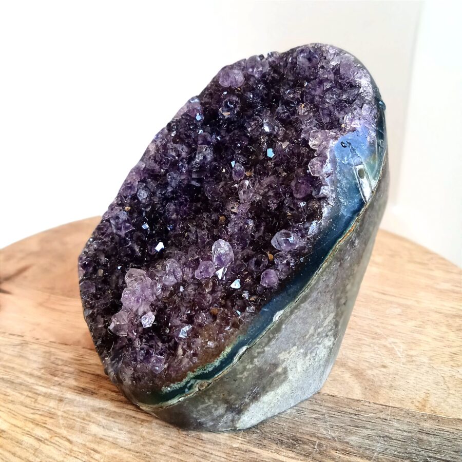géode Uruguay qualité AA de 255g cristaux violet intense