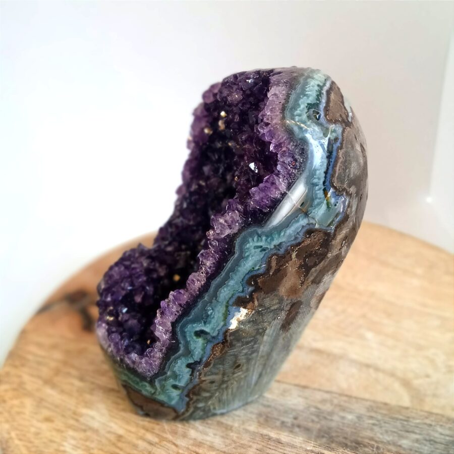 géode Uruguay qualité AA de 300g cristaux violet intense