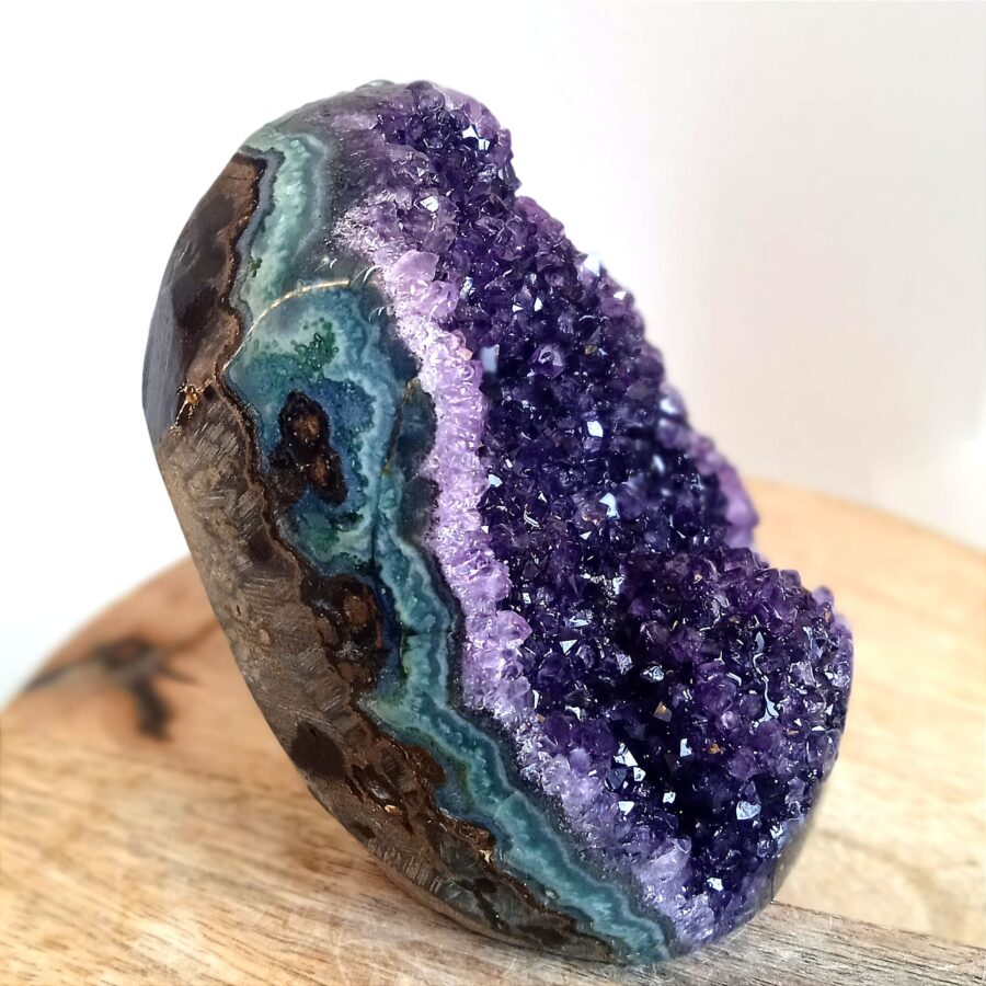 géode Uruguay qualité AA de 300g cristaux violet intense