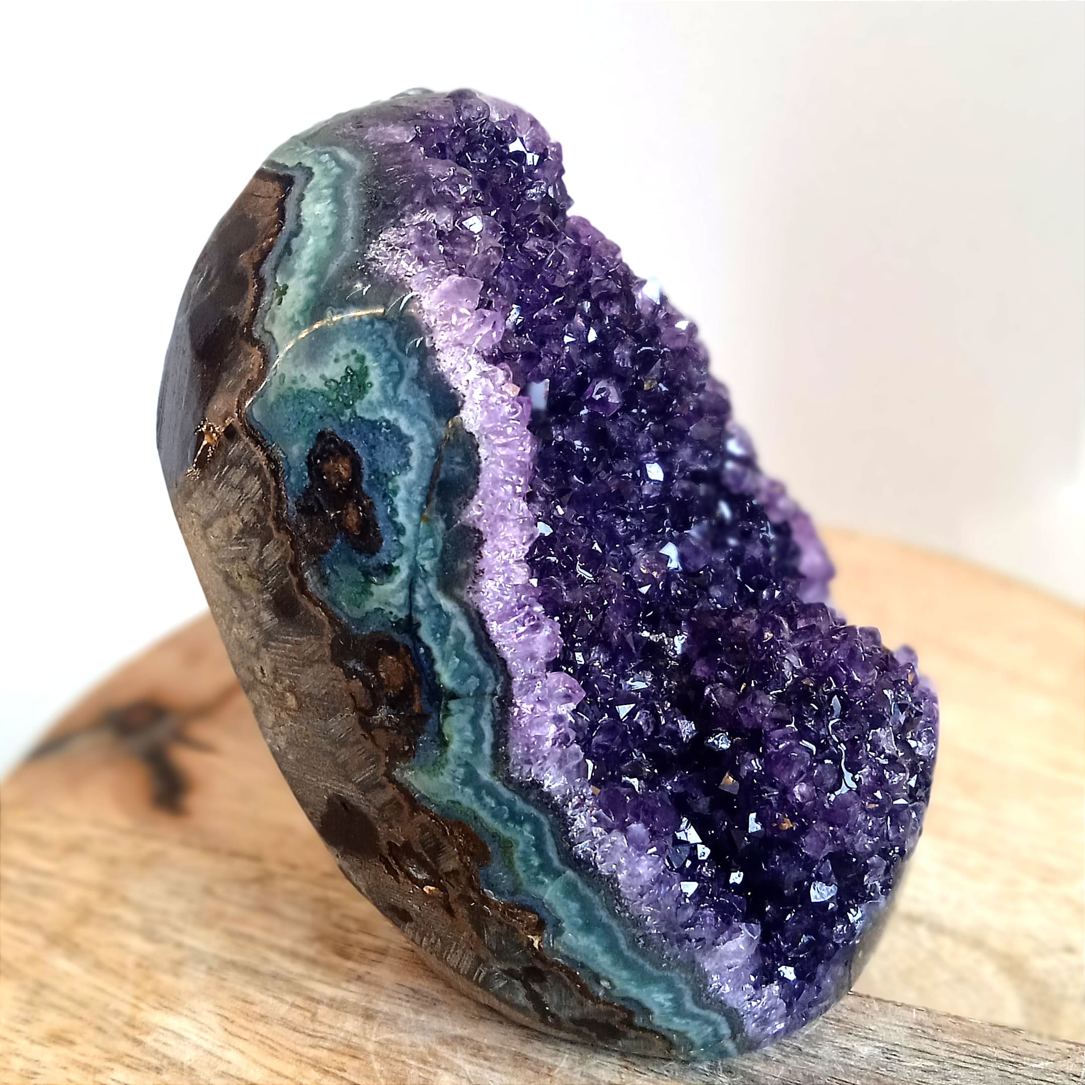 géode Uruguay qualité AA de 300g cristaux violet intense