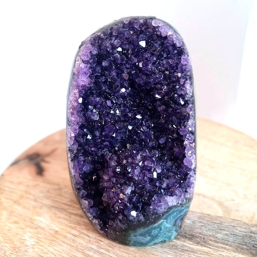 géode Uruguay qualité AA de 300g cristaux violet intense