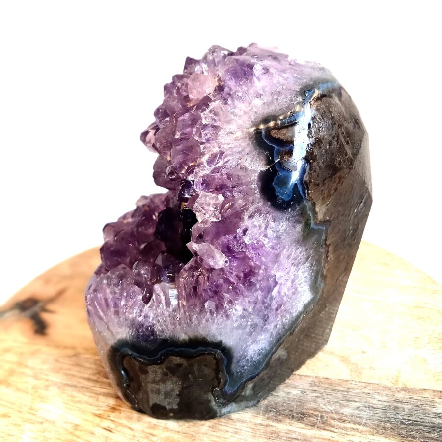 géode Uruguay qualité AA de 480g cristaux violet bien formé avec cavité