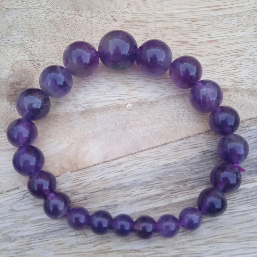 création bracelet améthyste pierre naturelle violette intense concu avec des perles en 06,07,08,09,10,11,12mm