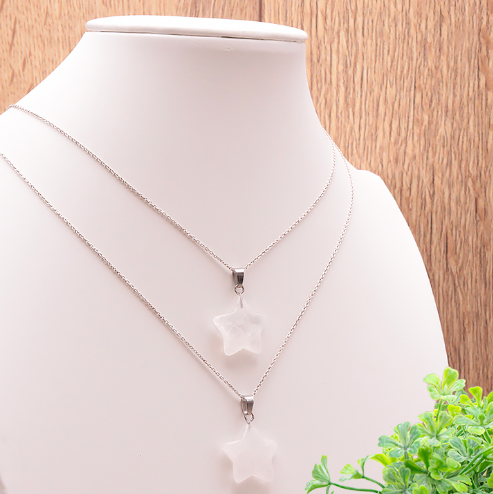 pendentif étoile cristal de roche pierre naturelle polie en forme étoile belle transparence blanche