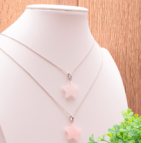 pendentif étoile quartz rose pierre naturelle rose pale belle transparence polie en forme étoile
