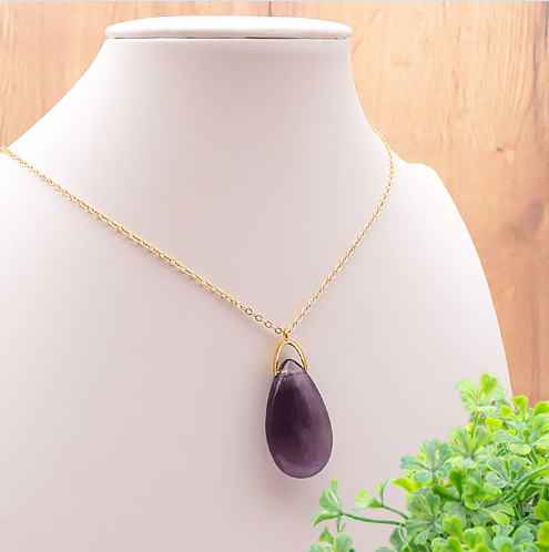 PENDENTIF GOUTTE FLUORINE VIOLETTE A+