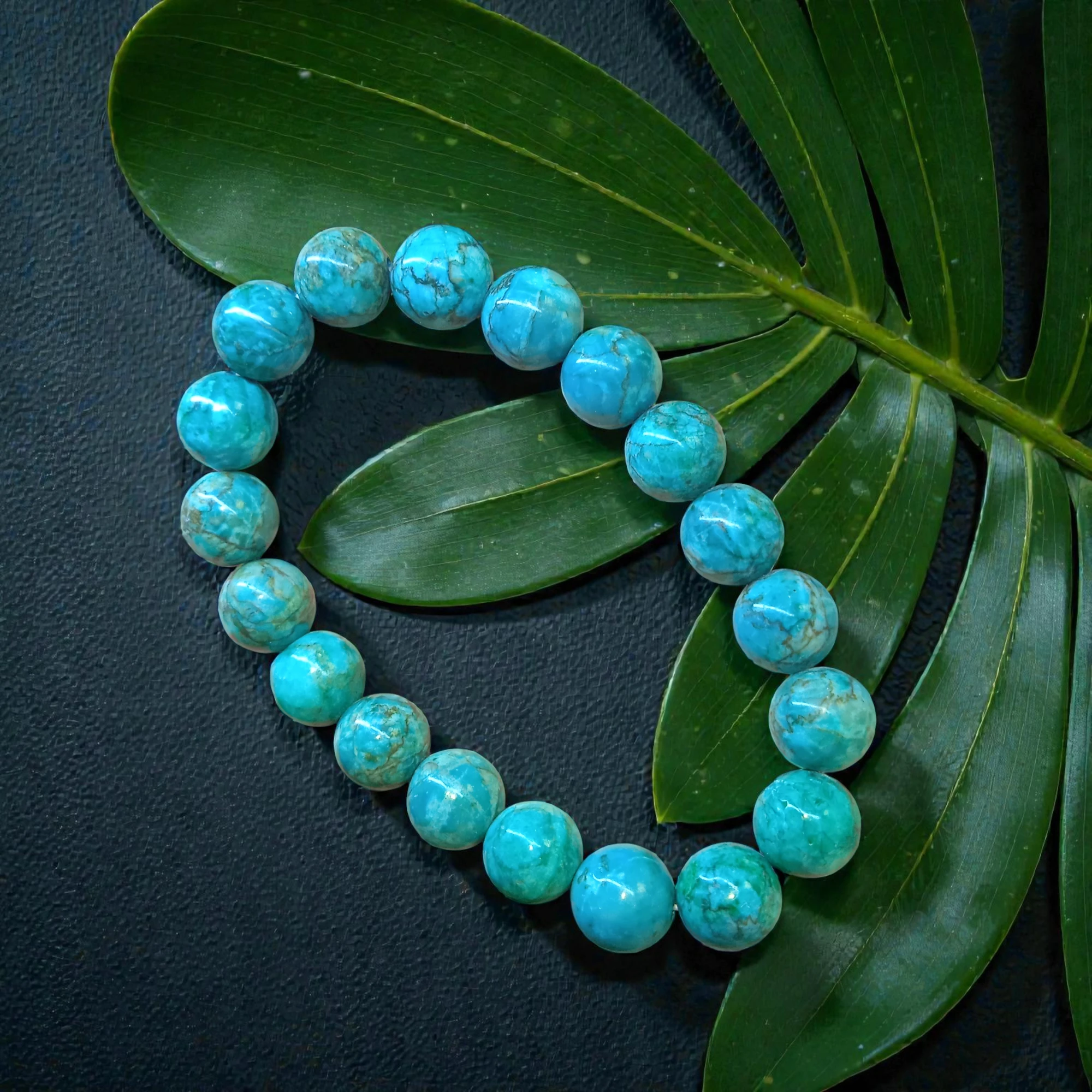 Bracelet Turquoise Afrique 10MM pierre naturelle au nuance de turquoise bien marqué de la meilleur qualité possible
