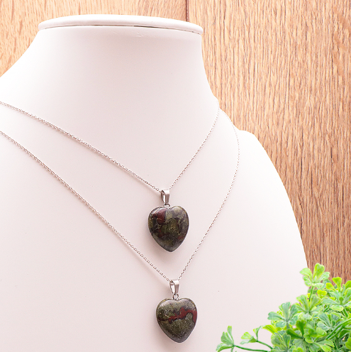 PENDENTIF COEUR JASPE SANG DE DRAGON 20MM