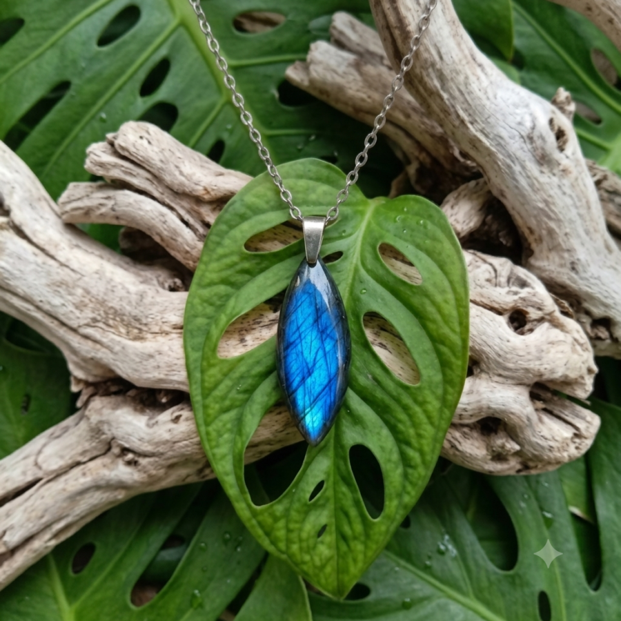 PENDENTIF FINE LABRADORITE BLEUE AAA MADAGASCAR