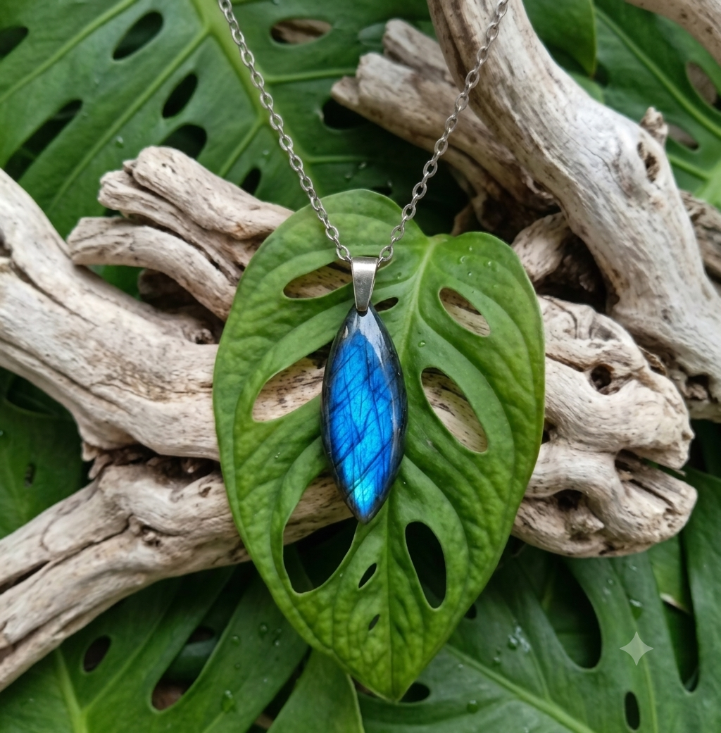PENDENTIF FINE LABRADORITE BLEUE AAA MADAGASCAR