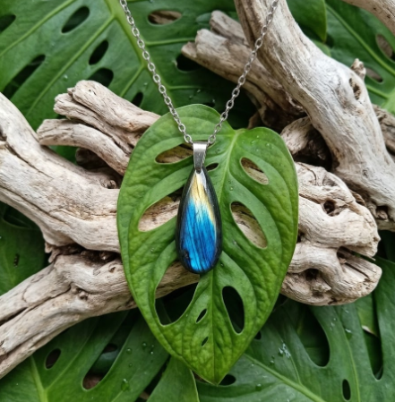 PENDENTIF LABRADORITE BLEUE AAA MADAGASCAR