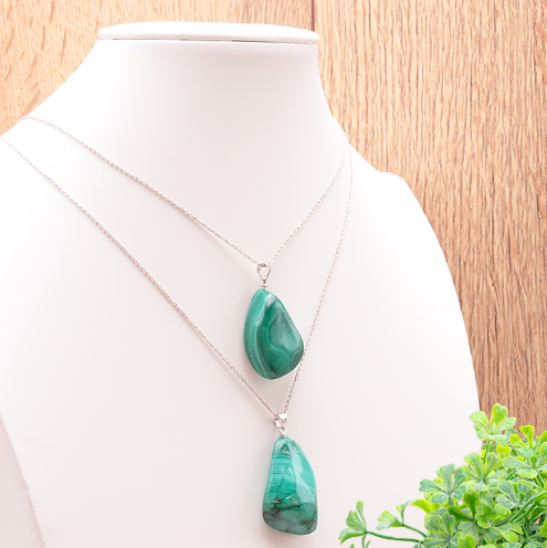 PENDENTIF MALACHITE PIERRE ROULÉE DU CONGO