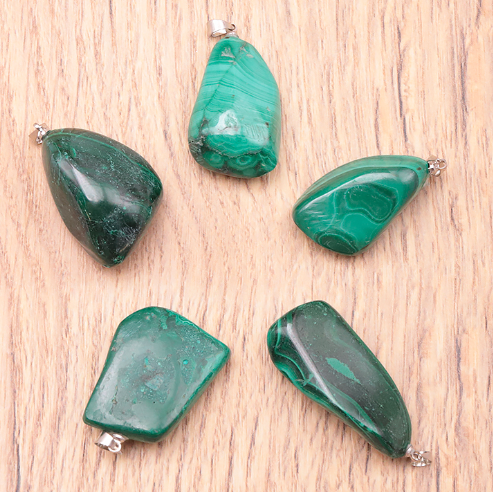 PENDENTIF MALACHITE PIERRE ROULÉE DU CONGO – Image 2